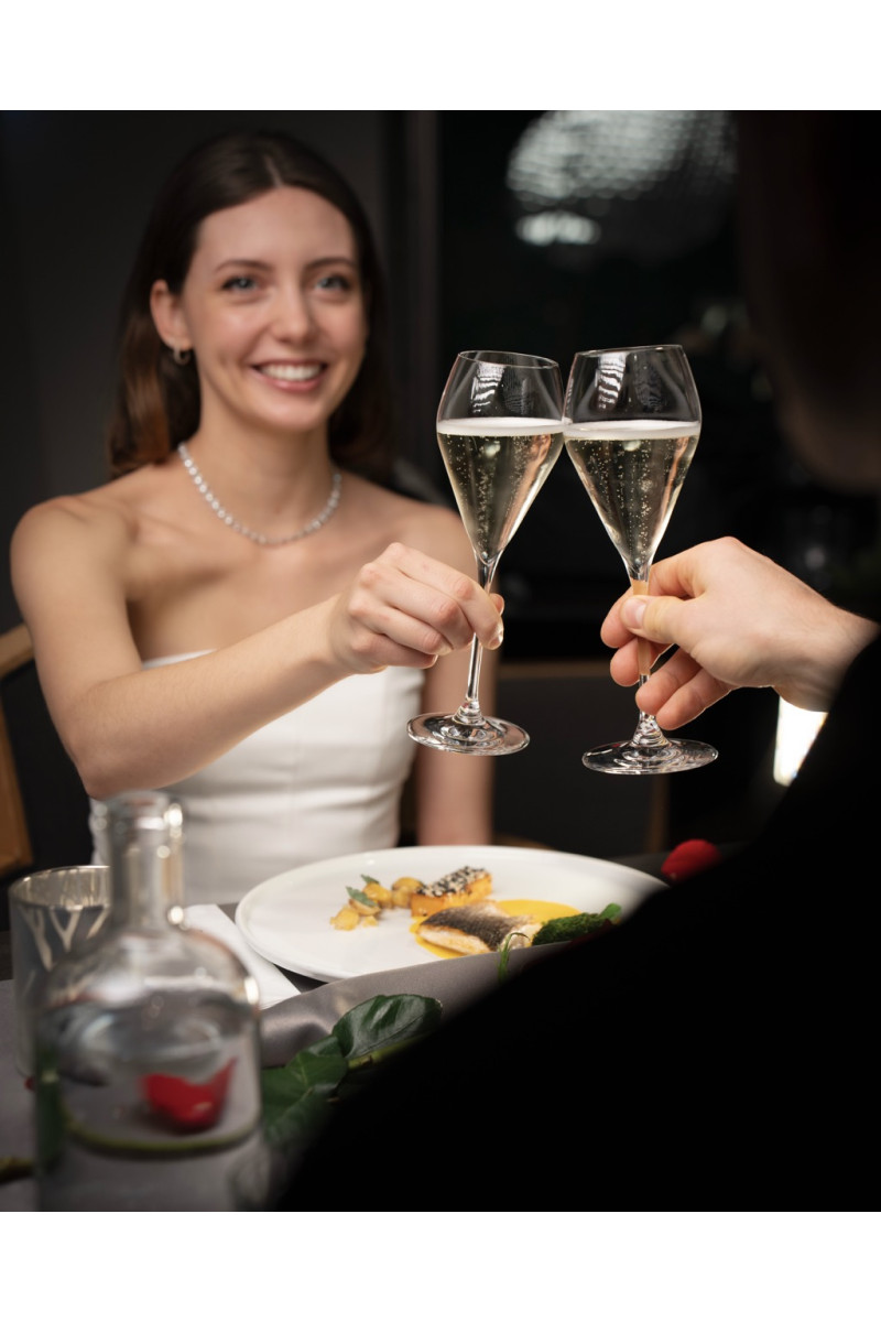 Noc v Tančícím domě s lahví Champagne pro dva